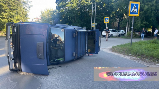 В Иванове дама на «Мерседесе» уложила на бок «Ниву»